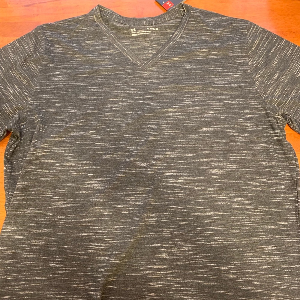 Men’s XL Under Armour Athletic Shirt